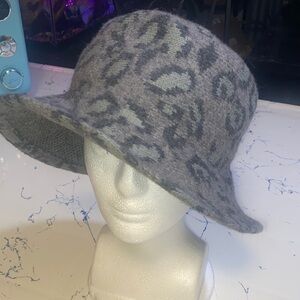 Elegant Gray Leopard Women's Hat